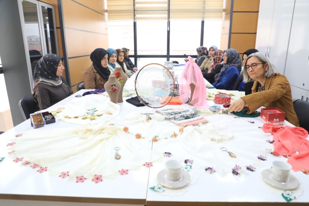 Elazığlı Kadınların Gelenekten Geleceğe Yolculuğu